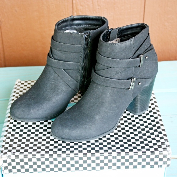 Soda Shoes - SODA Undine Belted Ankle Boots Booties Sz 7.5 USED